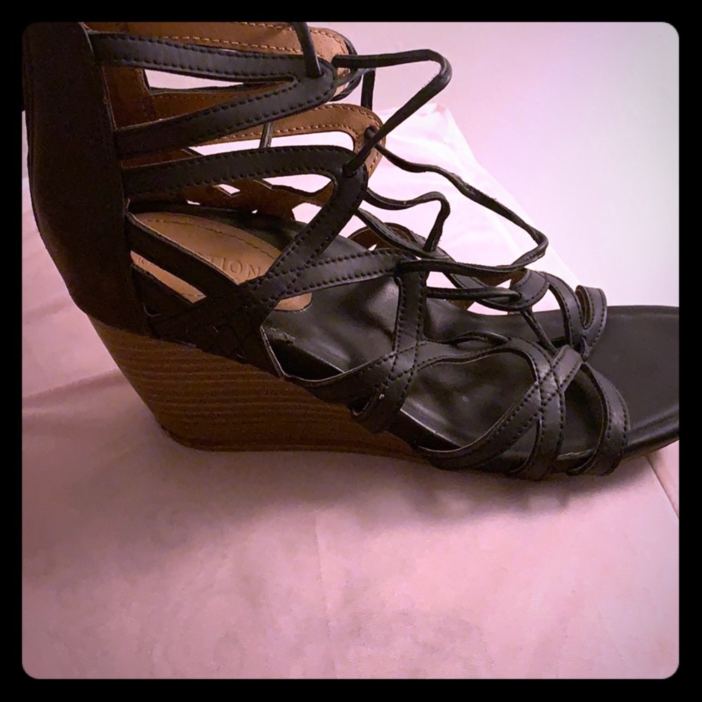 Kenneth Cole wedge Tie up Sandler’s